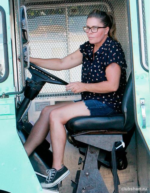 39709_1412782208_nicole-eggert-zoom.jpg